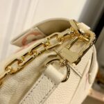 Louis Vuitton Favorite M46393-24 x 14 x 9CM - Image 7