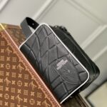 Louis Vuitton Cloakroom Dopp Kit Pouch-15 x 24 x 15CM