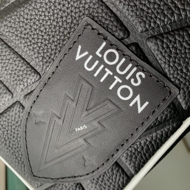 Louis Vuitton Cloakroom Dopp Kit Pouch-15 x 24 x 15CM - Image 5