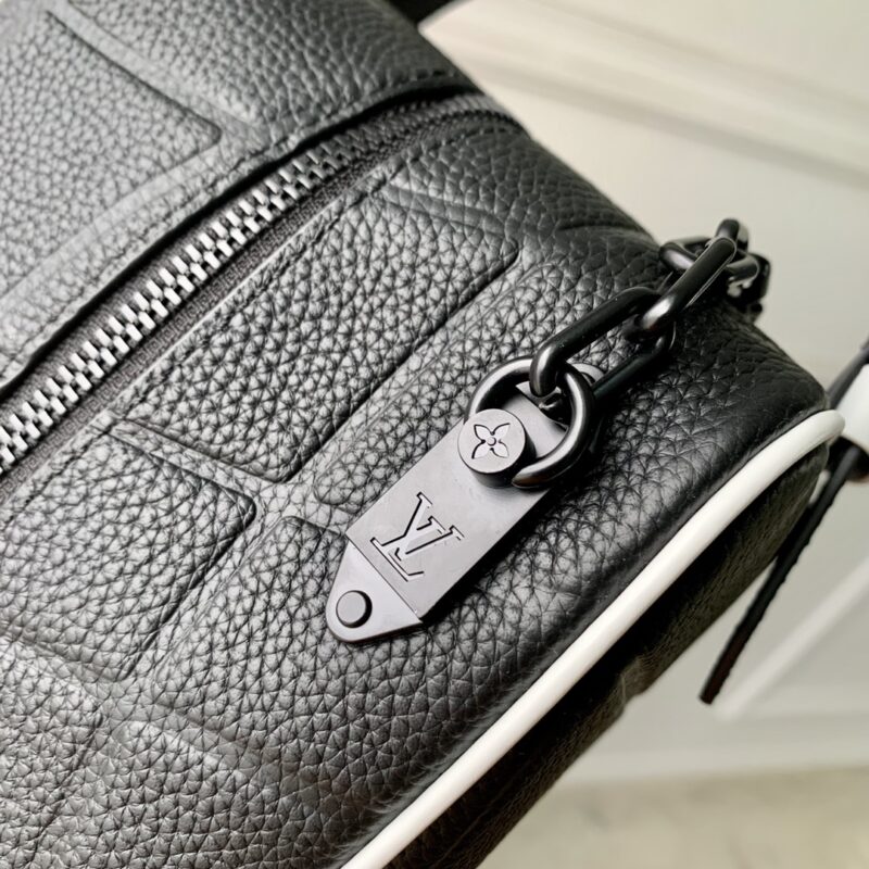 Louis Vuitton Cloakroom Dopp Kit Pouch-15 x 24 x 15CM - Image 6