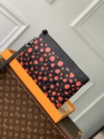 Louis Vuitton x YK Pochette To Go-30 x 21.5 x 1 CM - Image 3