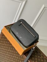 Louis Vuitton Pochette Kasai -25 x 15.5 x 6.5 CM
