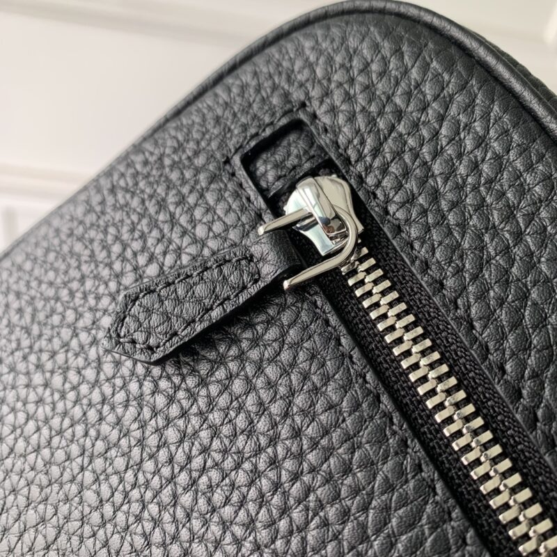 Louis Vuitton Pochette Kasai -25 x 15.5 x 6.5 CM - Image 5