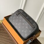 Louis Vuitton Pochette Kasai -25 x 15.5 x 6.5 CM