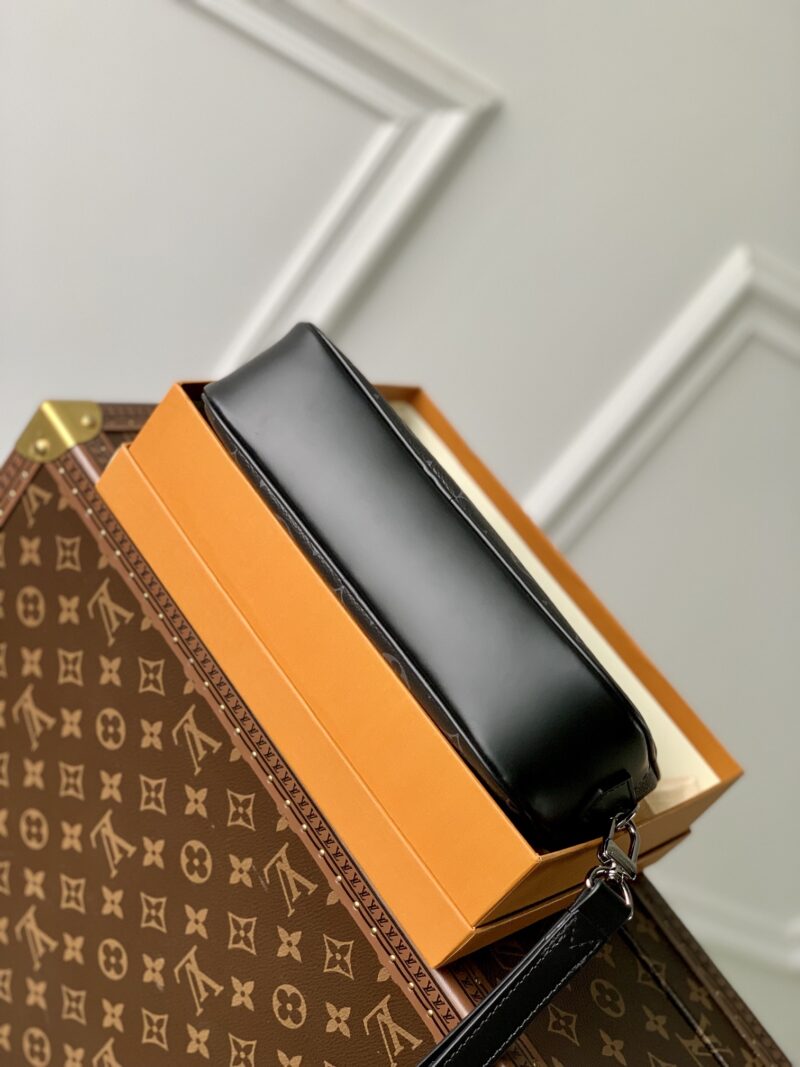 Louis Vuitton Pochette Kasai -25 x 15.5 x 6.5 CM - Image 5