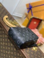 Louis Vuitton Outdoor Slingbag-13*21*5CM - Image 4