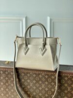 Louis Vuitton On My Side Tote Bag-25*20*12CM - Image 3