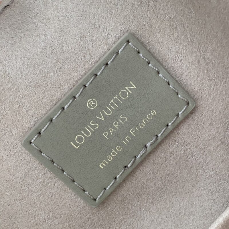 Louis Vuitton On My Side Tote Bag-25*20*12CM - Image 9