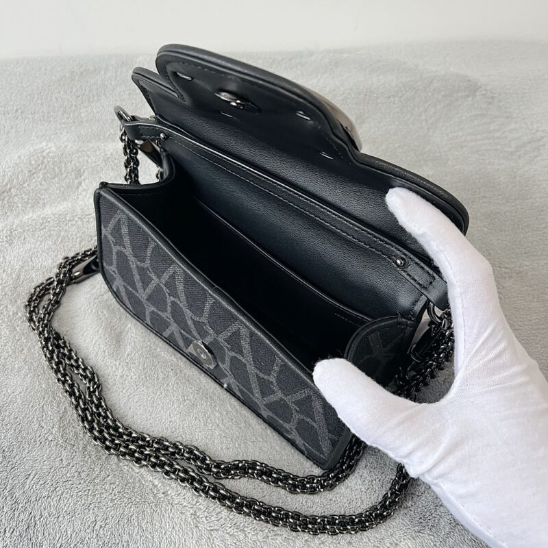 Valentino Garavani Mini Loc-20x 11x5CM - Image 9