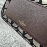 Valentino Garavani Mini Loc-20x 11x5CM - Image 5