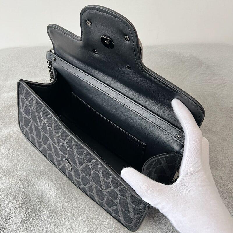 Valentino Garavani Loc-27*13*6CM - Image 9