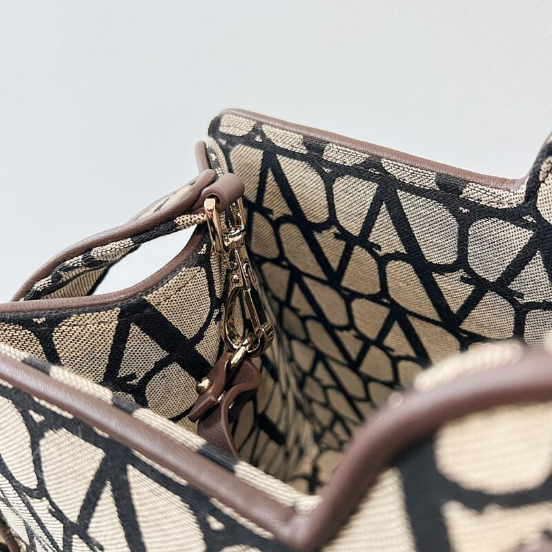 Valentino Garavani La Troisième Toile Iconographe -40*25*17CM - Image 6