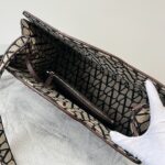 Valentino Garavani La Troisième Toile Iconographe -40*25*17CM - Image 9