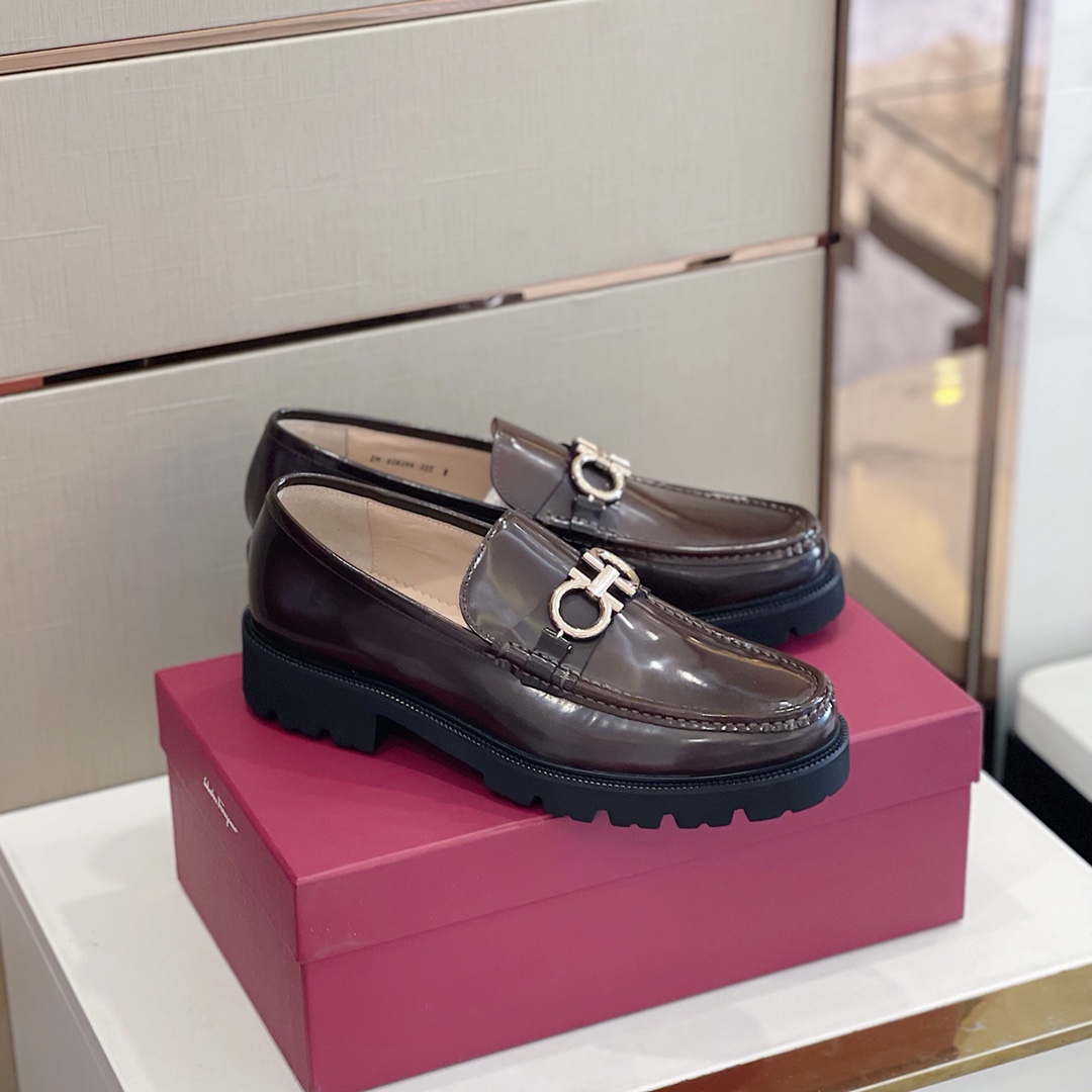 wsxc1677501676430_2.jpg Salvatore Ferragamo Loafers - Image 1
