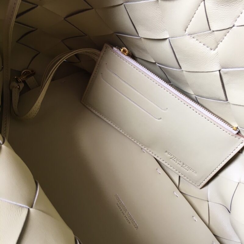 Bottega VenetaTote-41*26CM - Image 8