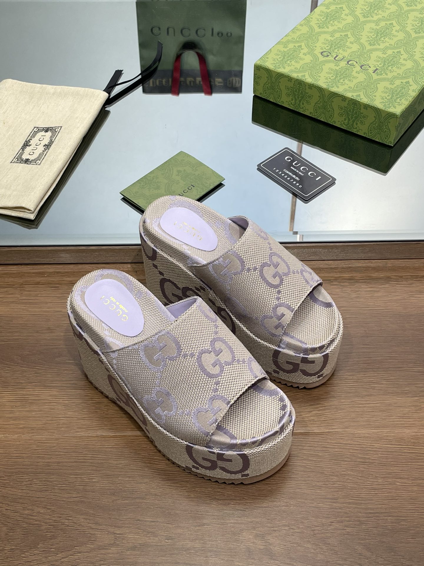 wsxc1677768296142_2.jpg Gucci Slides(SIZE35-43) - Image 1