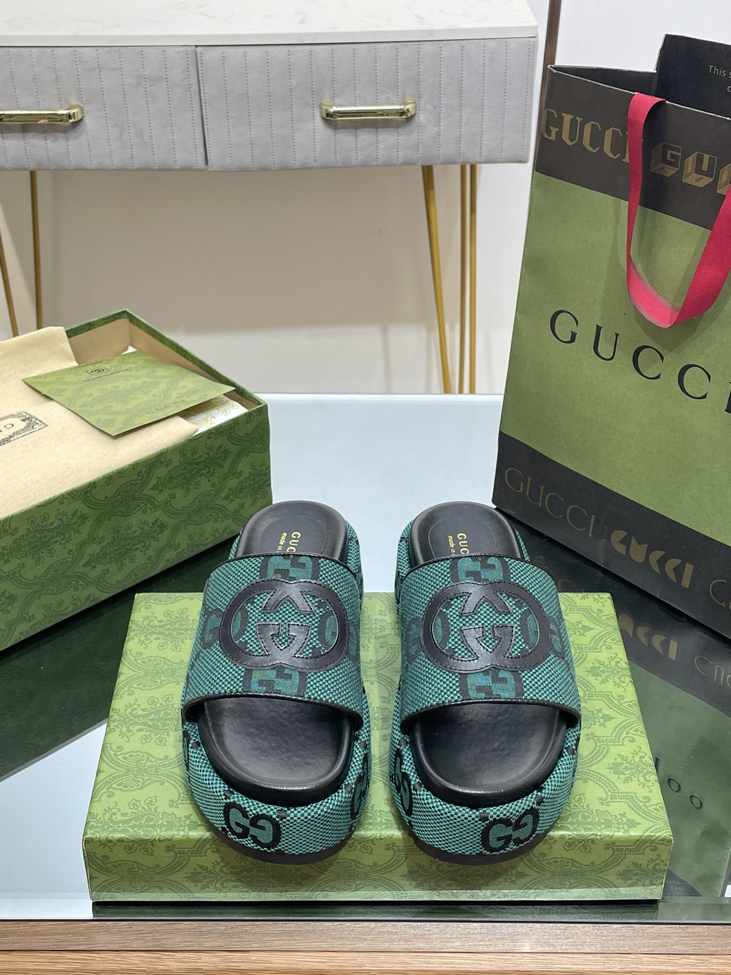 wsxc1677768425055_0.jpg Gucci Slides(SIZE35-43) - Image 1