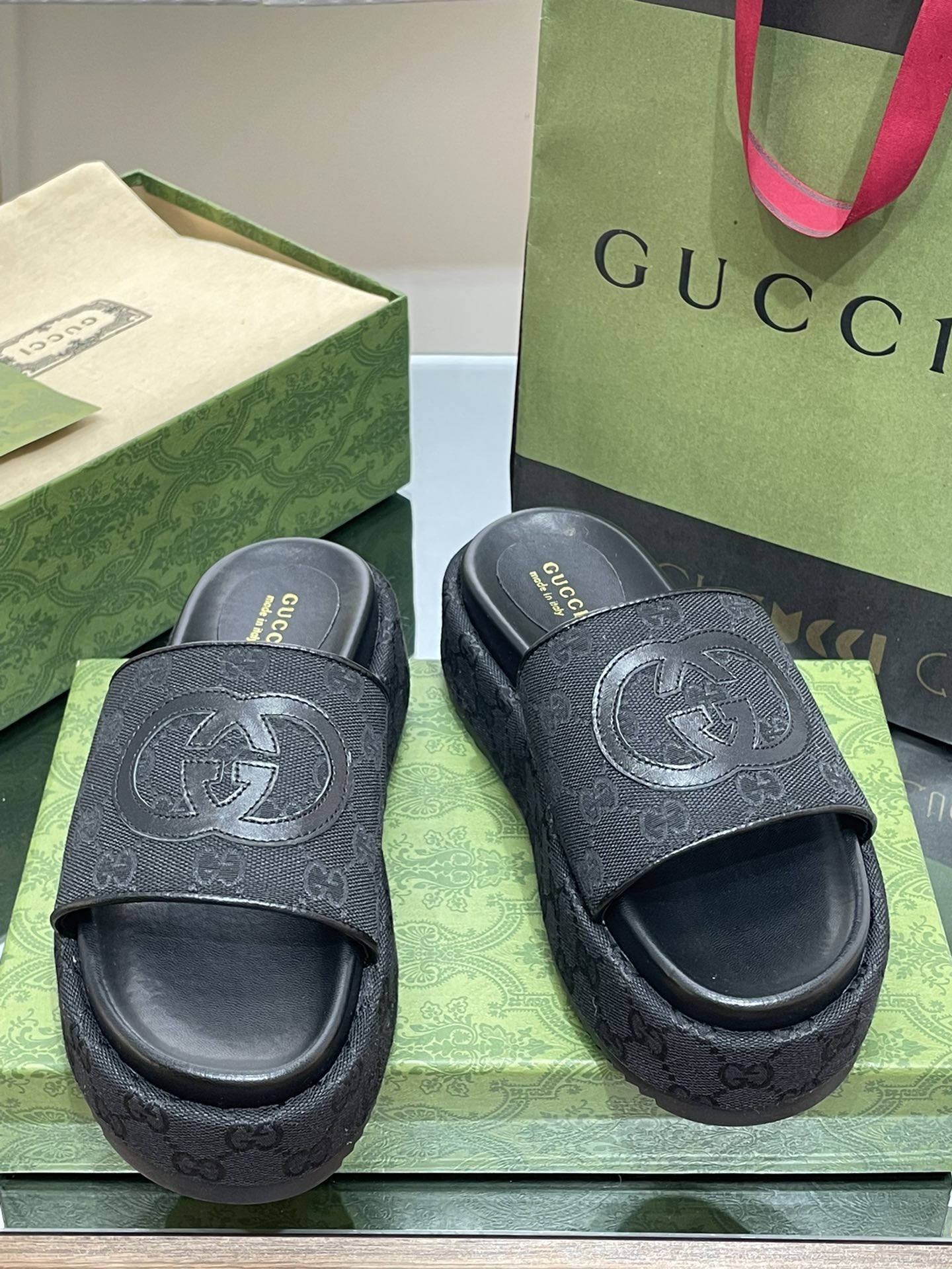 wsxc1677769857322_0.jpg Gucci Slides(SIZE35-43) - Image 1