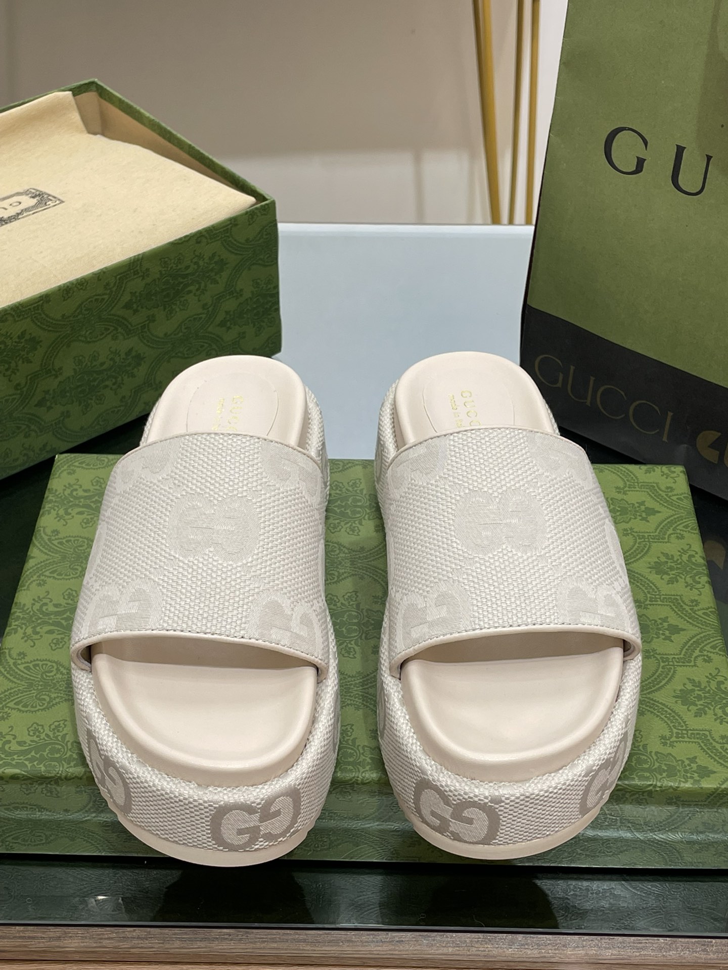 wsxc1677769880770_0.jpg Gucci Slides(SIZE35-43) - Image 1