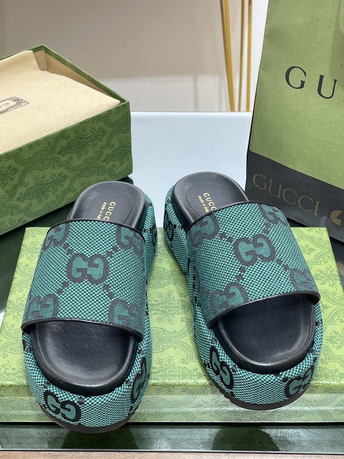 wsxc1677769910971_0.jpg Gucci Slides(SIZE35-43) - Image 1