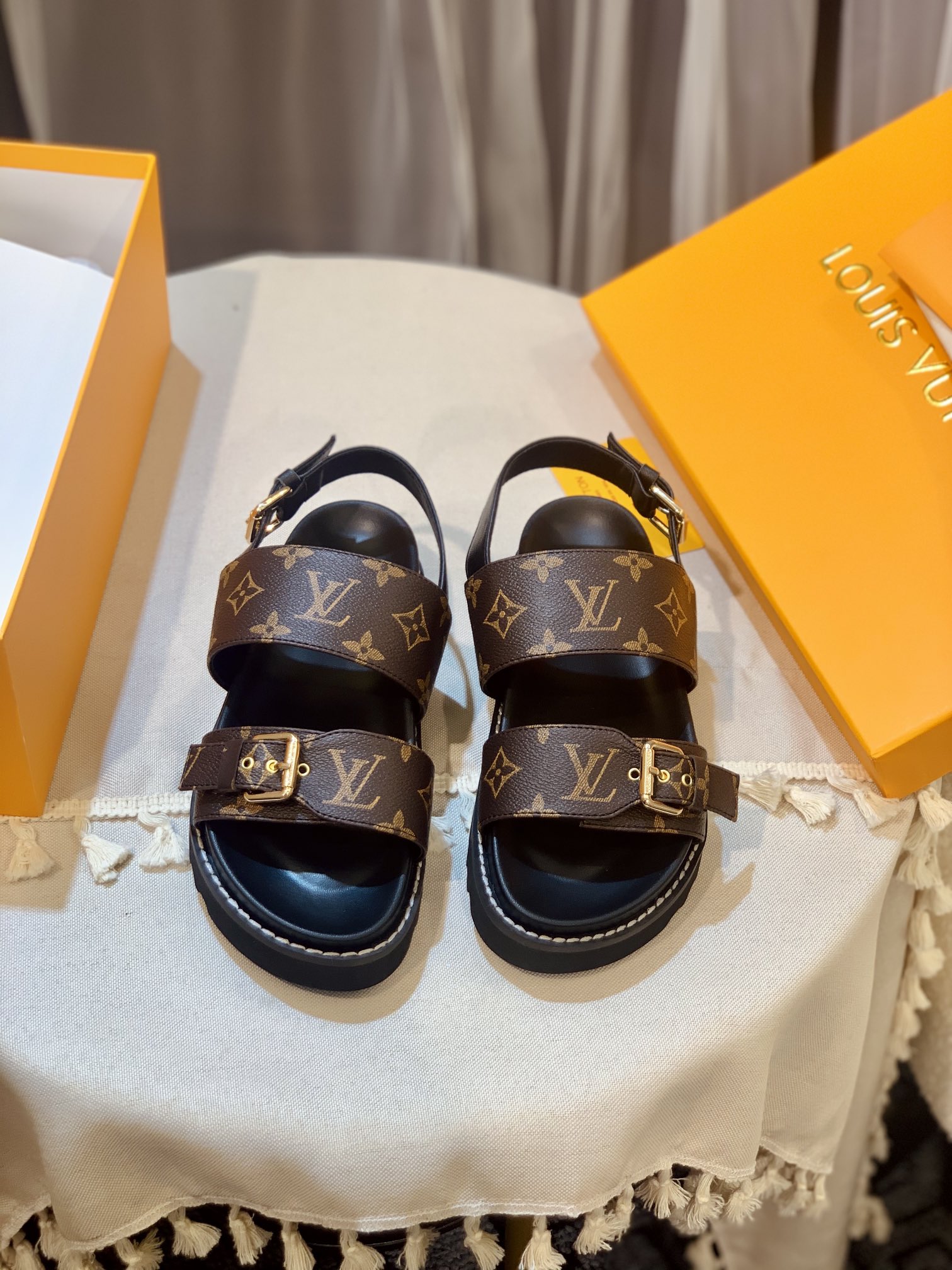 wsxc1678810746727_1.jpg Louis Vuitton Sandals - Image 1