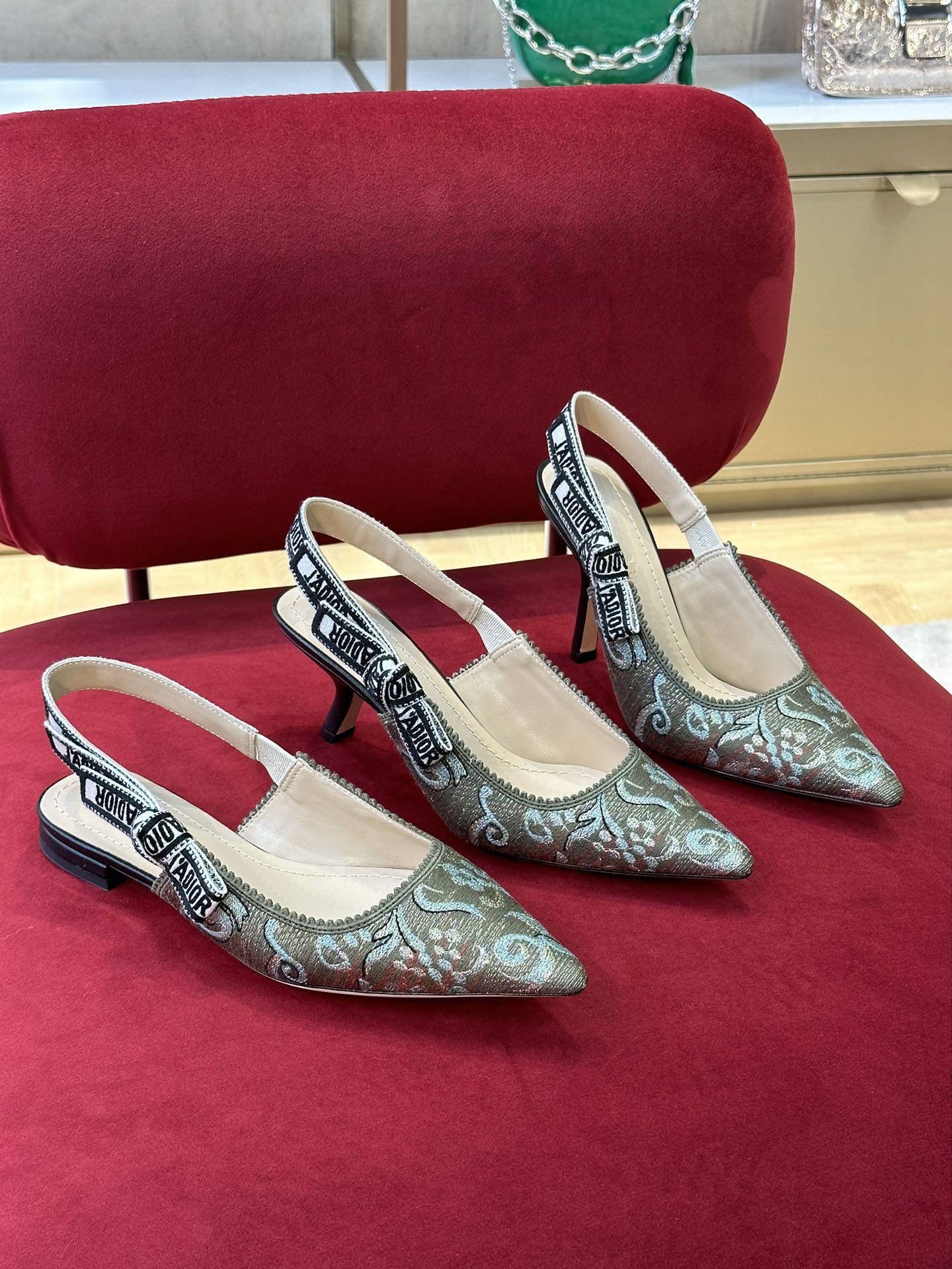 wsxc1678812063131_0.jpg Diro Slingback - Image 1