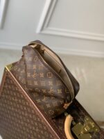 Louis Vuitton Cosmetic Bag M46458-27*18*9CM - Image 9