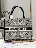 Diro Book Tote - Image 2