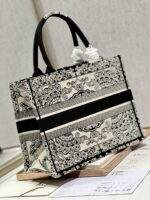 Diro Book Tote - Image 5