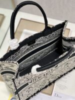 Diro Book Tote - Image 8