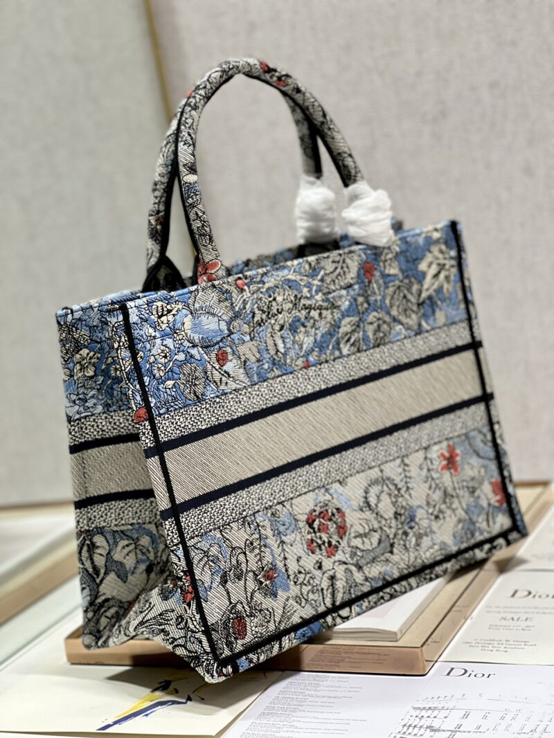 Diro Book Tote - Image 7