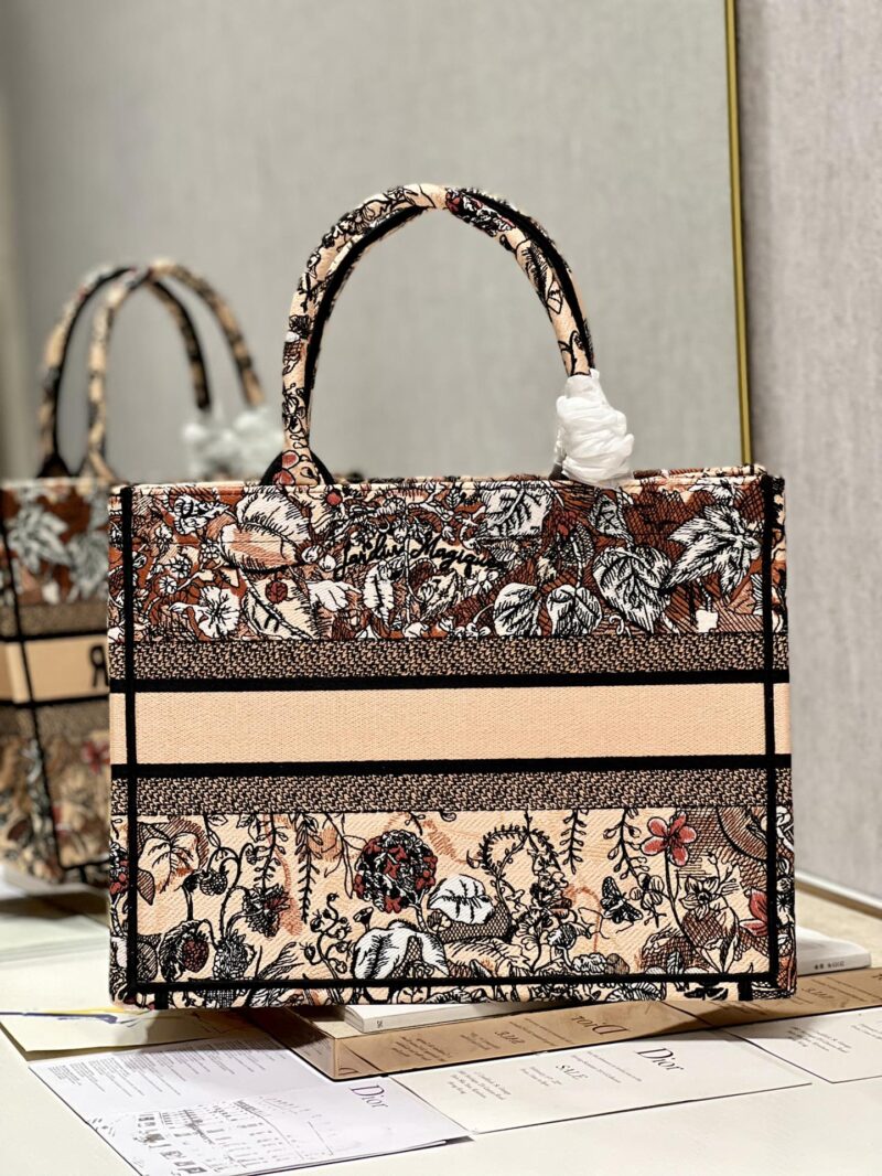 Diro Book Tote - Image 5