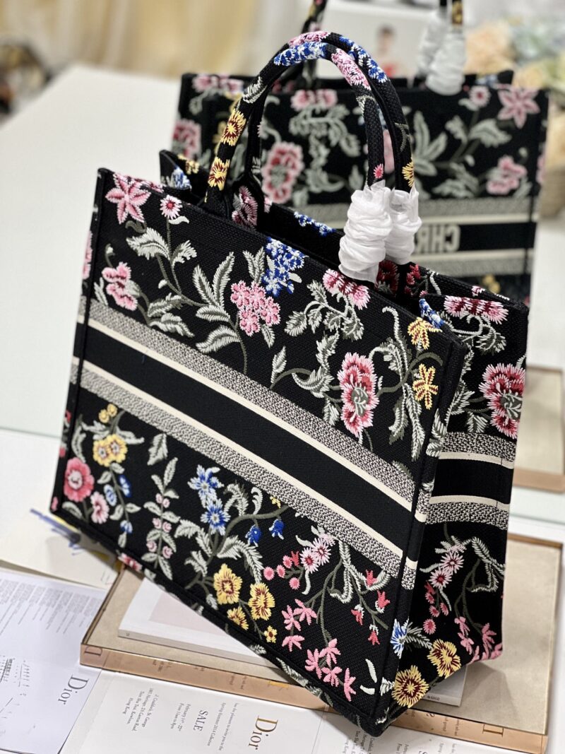 Diro Book Tote - Image 6