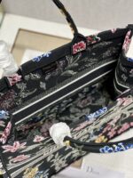 Diro Book Tote - Image 8