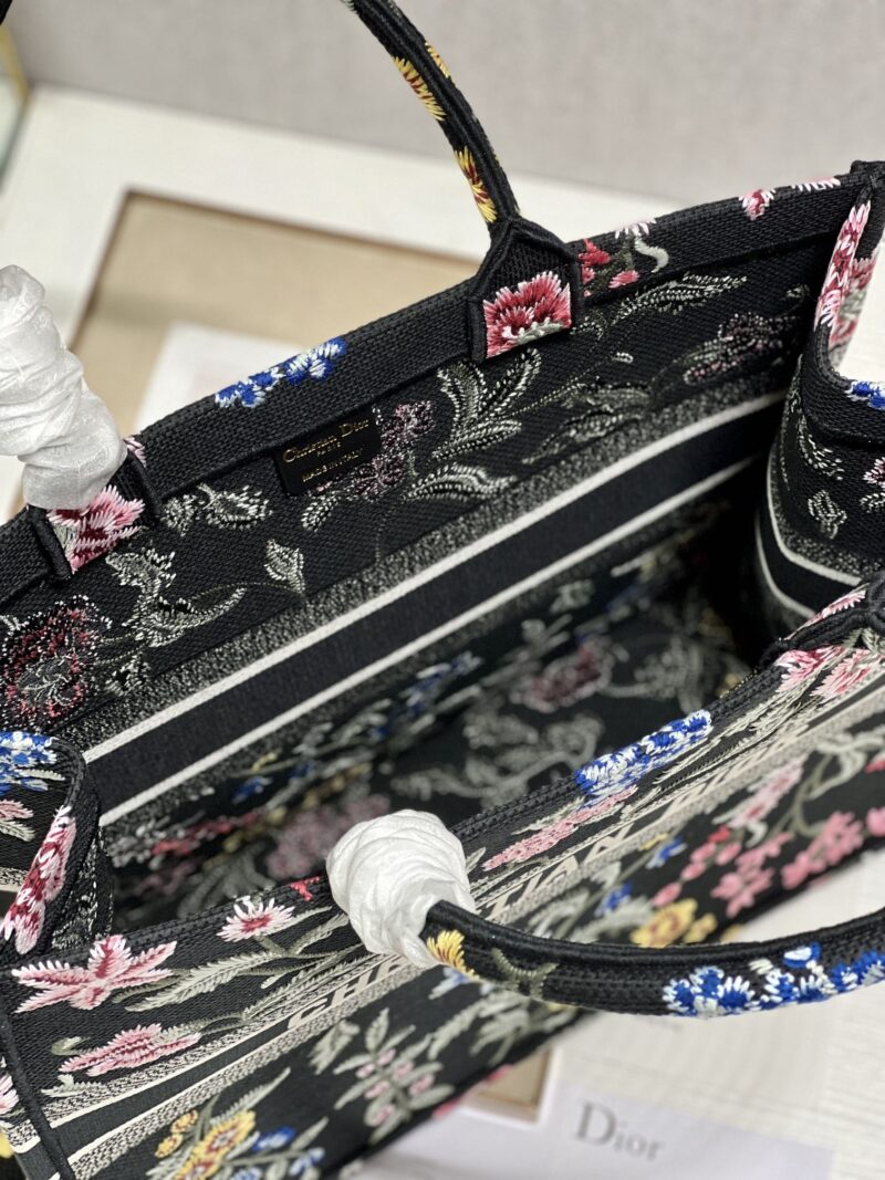 Diro Book Tote - Image 8