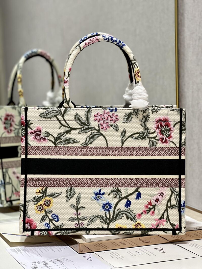 Diro Book Tote - Image 5