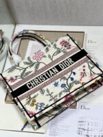 Diro Book Tote - Image 9