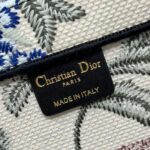 Diro Book Tote - Image 10