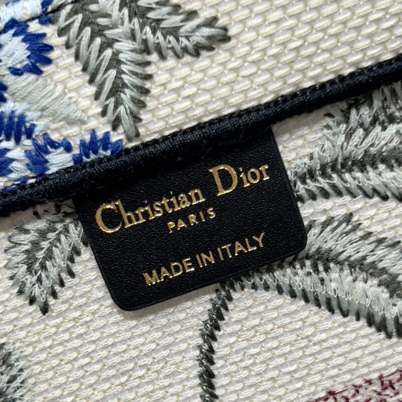 Diro Book Tote - Image 10