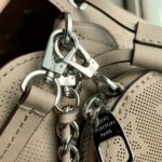 Louis Vuitton Bella Tote Bag-M57201-19*22*14CM - Image 9