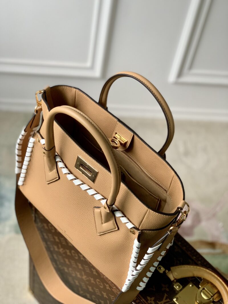 Louis Vuitton On My Side Tote Bag-M21569-30.5*24.5*14CM - Image 6