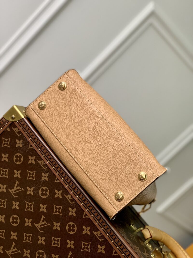 Louis Vuitton On My Side Tote Bag-25*20*12CM - Image 5
