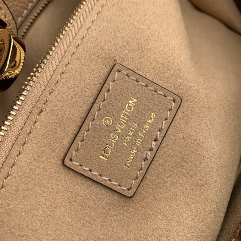 Louis Vuitton On My Side Tote Bag-25*20*12CM - Image 9