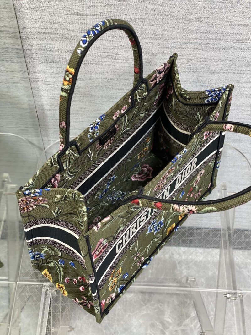 Diro Book Tote - Image 9