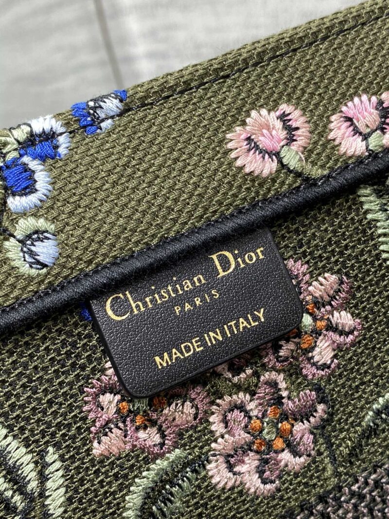 Diro Book Tote - Image 10