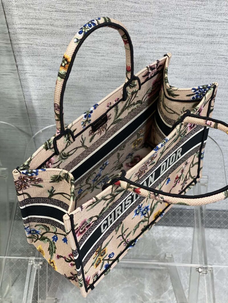 Diro Book Tote - Image 9