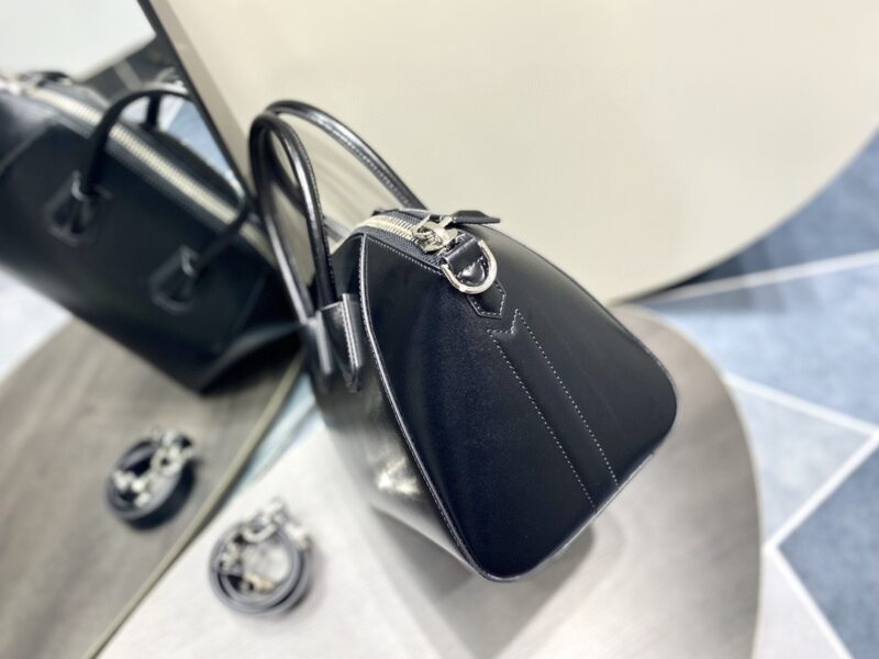 Gienvchy Antigona Tote-28*17*23CM - Image 2