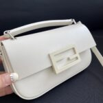 FendI Baguette Bag-19×14×4CM - Image 3