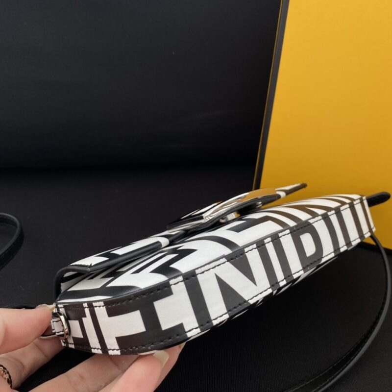 FendI Baguette Bag-19×14×4CM - Image 9