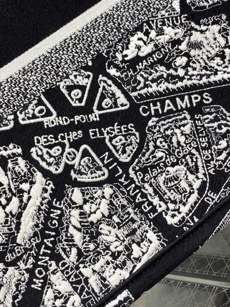 Diro Book Tote - Image 6